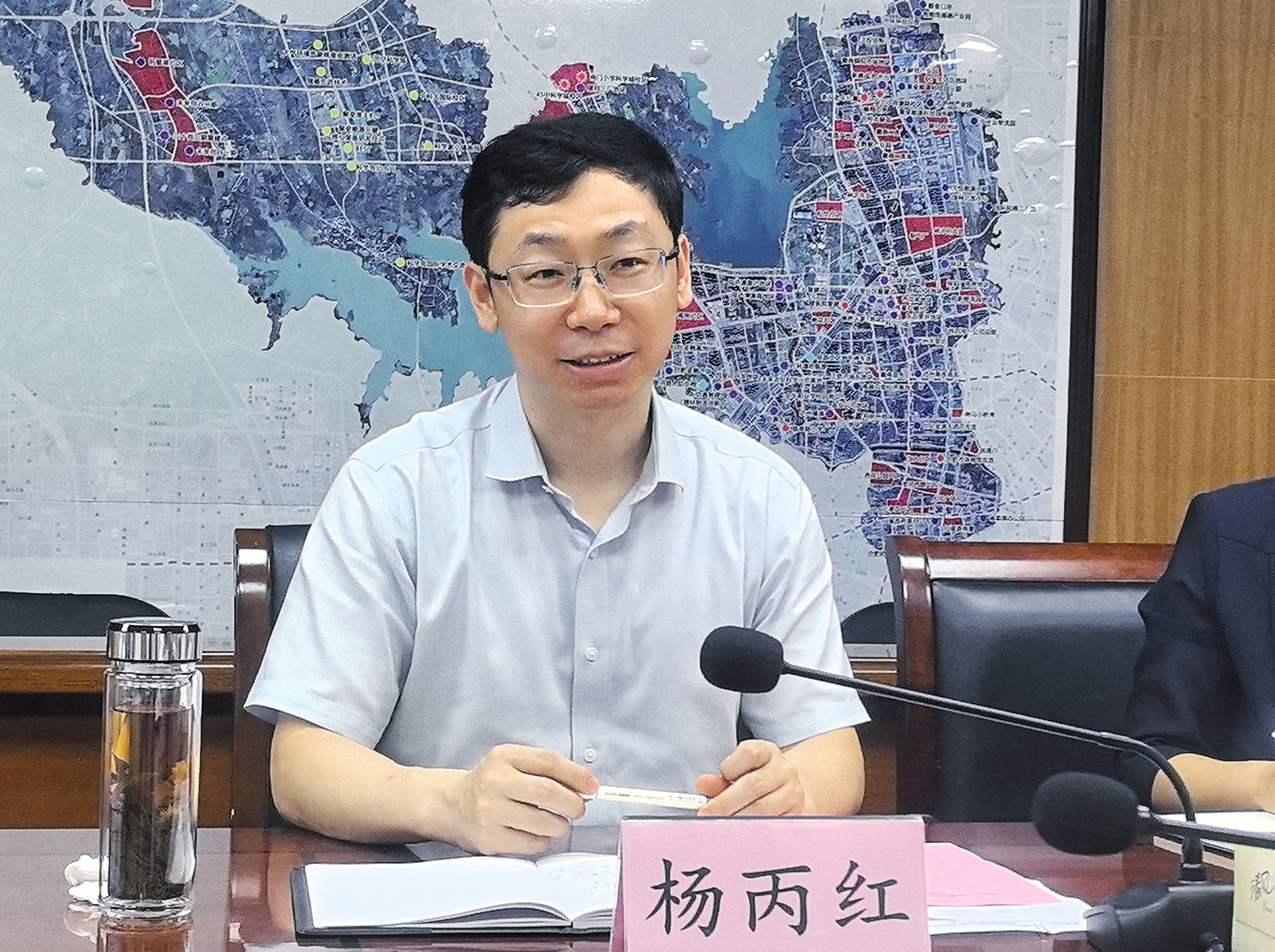 庐阳区与安徽Z6尊龙智能科技有限公司举行交流座谈会