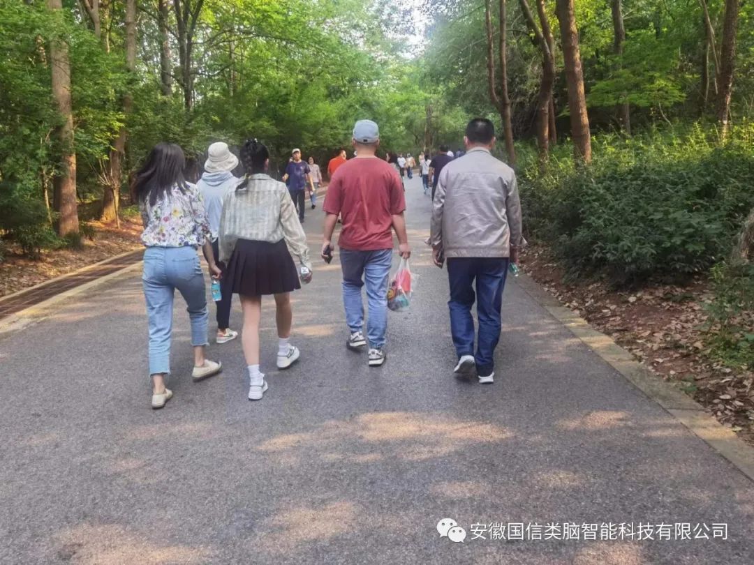 温暖相伴，，，，携手奋进，，，勇攀高峰(图4)