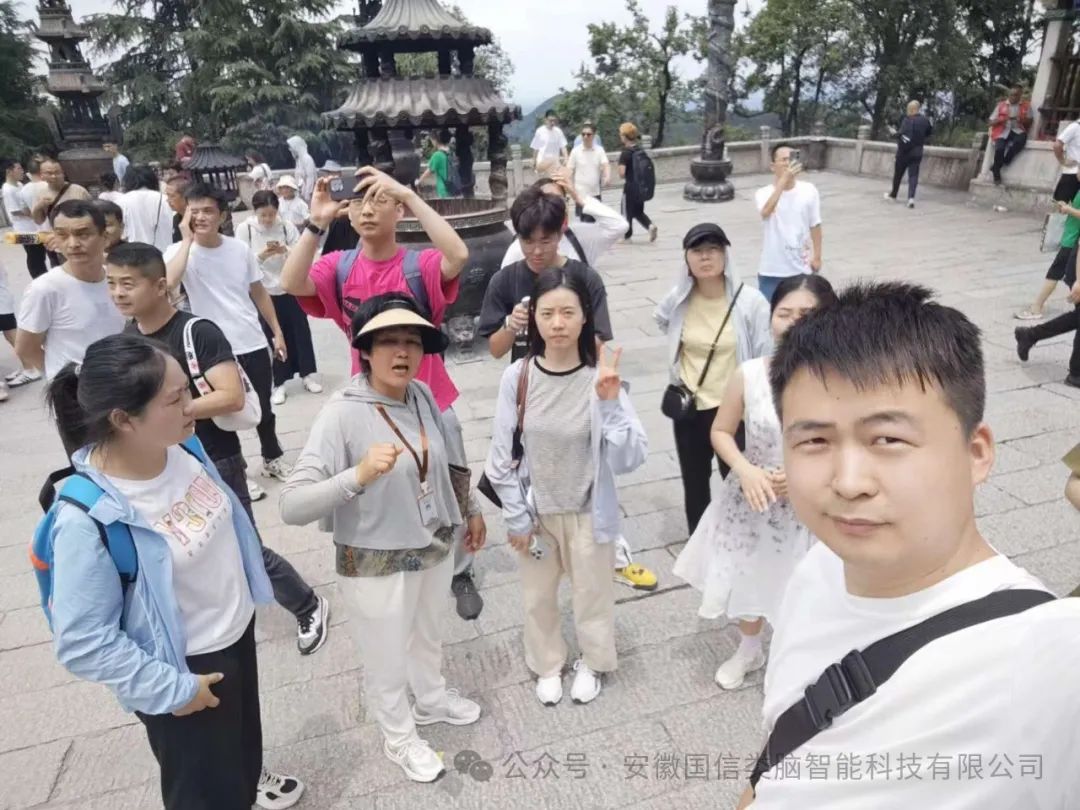 携手同行，，，共赏九华风光-安徽Z6尊龙智能科技有限公司员工活动(图3)